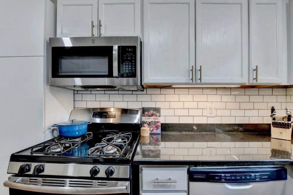 5400 Roswell Road Unit N1, Sandy Springs, Georgia 30342, 2 Bedrooms Bedrooms, ,2 BathroomsBathrooms,Residential,Sold,5400 Roswell Road Unit N1,7572673