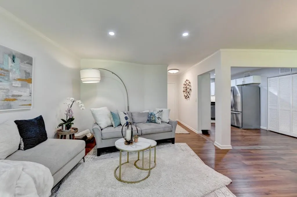 5400 Roswell Road Unit N1, Sandy Springs, Georgia 30342, 2 Bedrooms Bedrooms, ,2 BathroomsBathrooms,Residential,Sold,5400 Roswell Road Unit N1,7572673