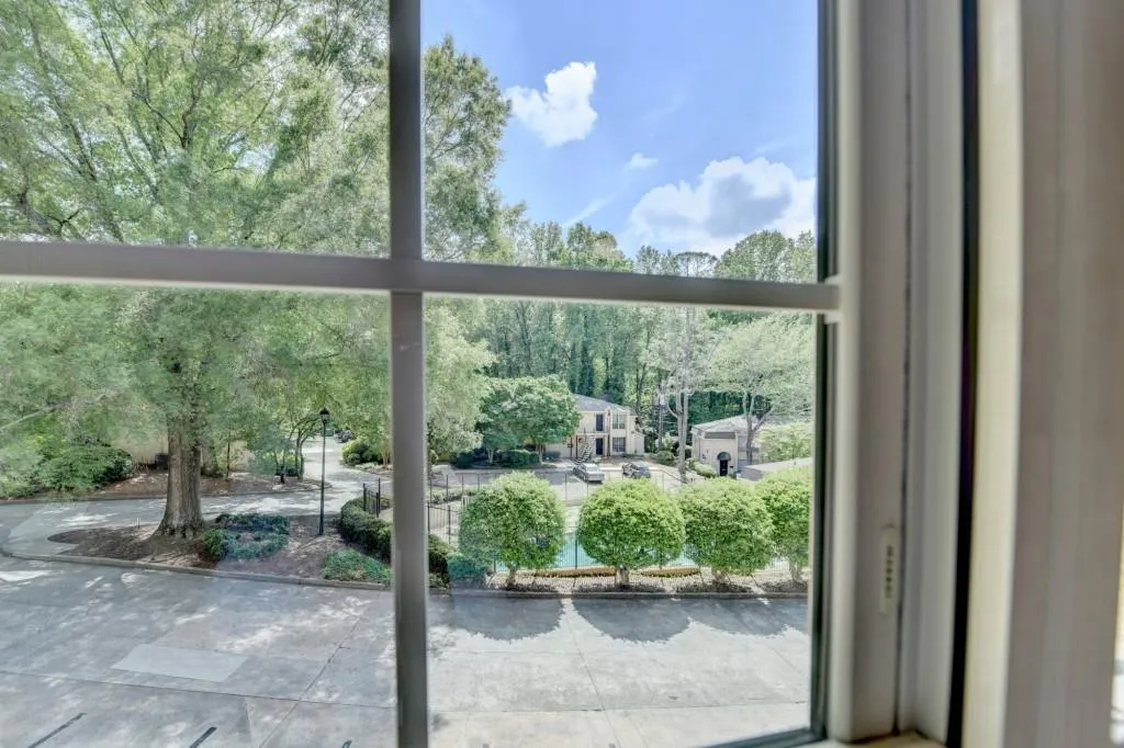 5400 Roswell Road Unit N1, Sandy Springs, Georgia 30342, 2 Bedrooms Bedrooms, ,2 BathroomsBathrooms,Residential,Sold,5400 Roswell Road Unit N1,7572673