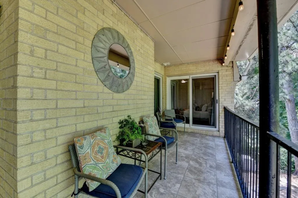 5400 Roswell Road Unit N1, Sandy Springs, Georgia 30342, 2 Bedrooms Bedrooms, ,2 BathroomsBathrooms,Residential,Sold,5400 Roswell Road Unit N1,7572673