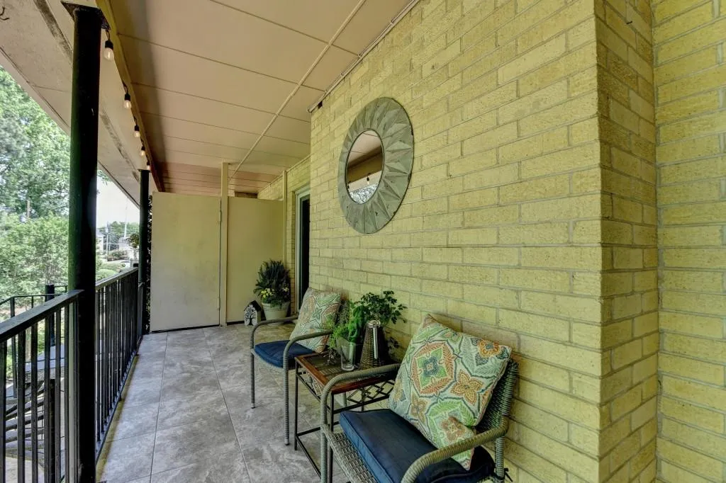 5400 Roswell Road Unit N1, Sandy Springs, Georgia 30342, 2 Bedrooms Bedrooms, ,2 BathroomsBathrooms,Residential,Sold,5400 Roswell Road Unit N1,7572673