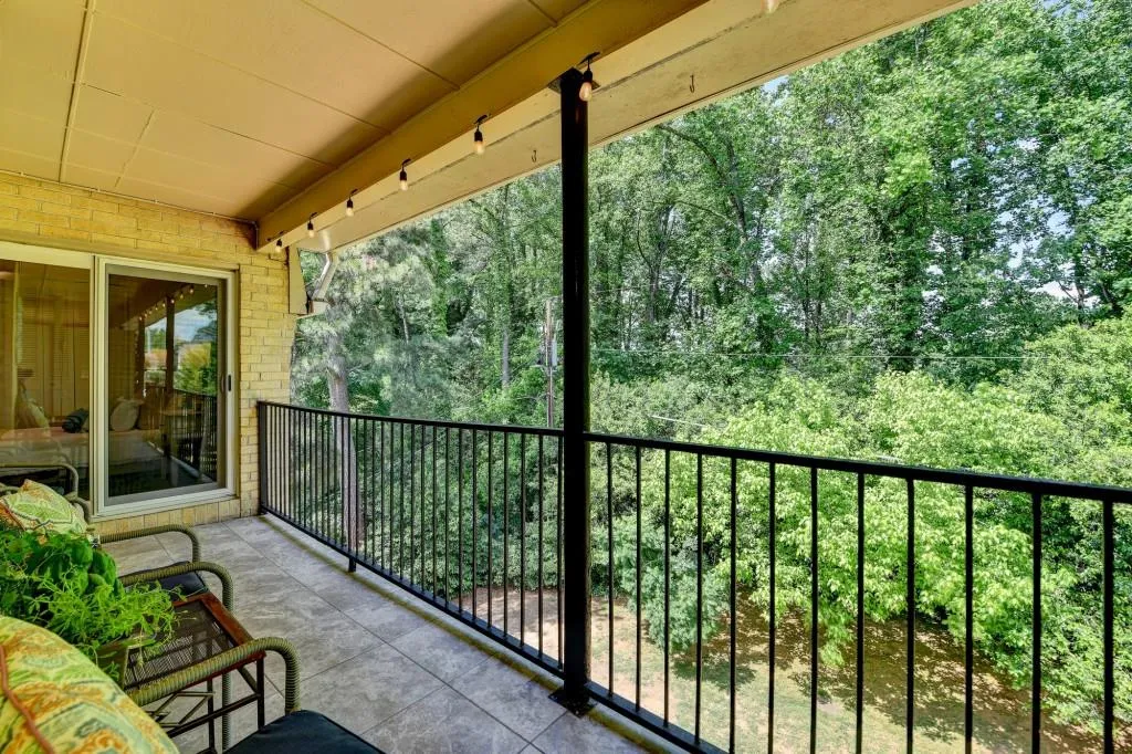 5400 Roswell Road Unit N1, Sandy Springs, Georgia 30342, 2 Bedrooms Bedrooms, ,2 BathroomsBathrooms,Residential,Sold,5400 Roswell Road Unit N1,7572673