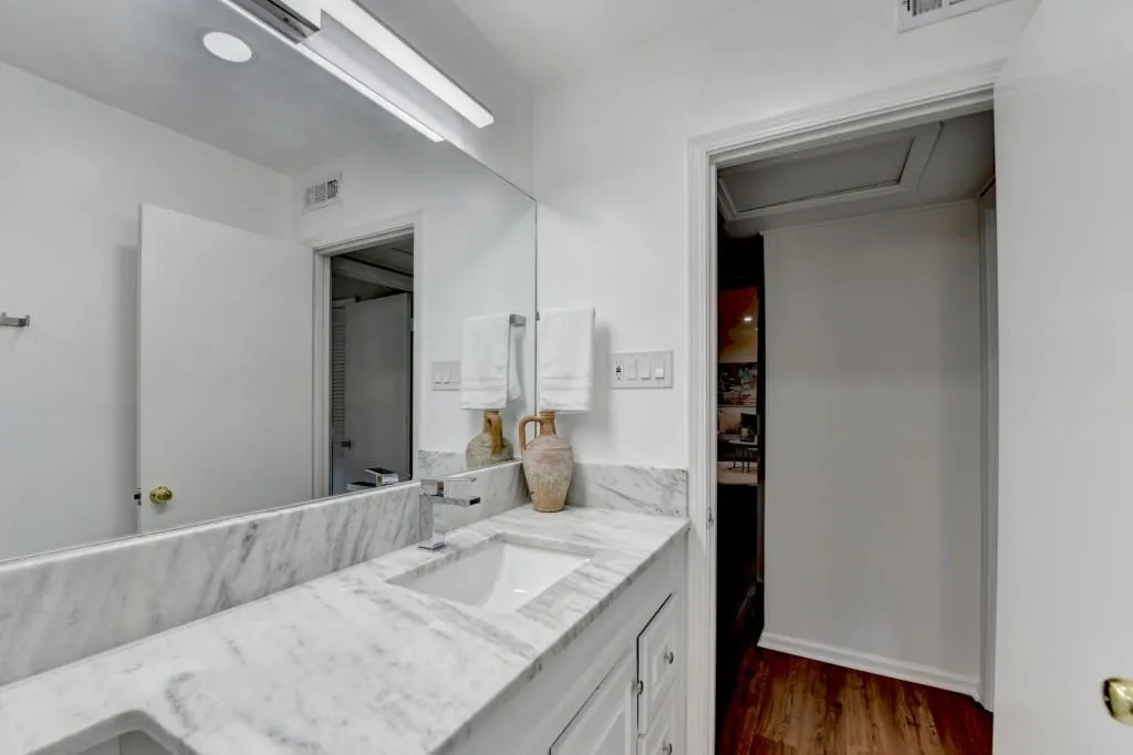 5400 Roswell Road Unit N1, Sandy Springs, Georgia 30342, 2 Bedrooms Bedrooms, ,2 BathroomsBathrooms,Residential,Sold,5400 Roswell Road Unit N1,7572673