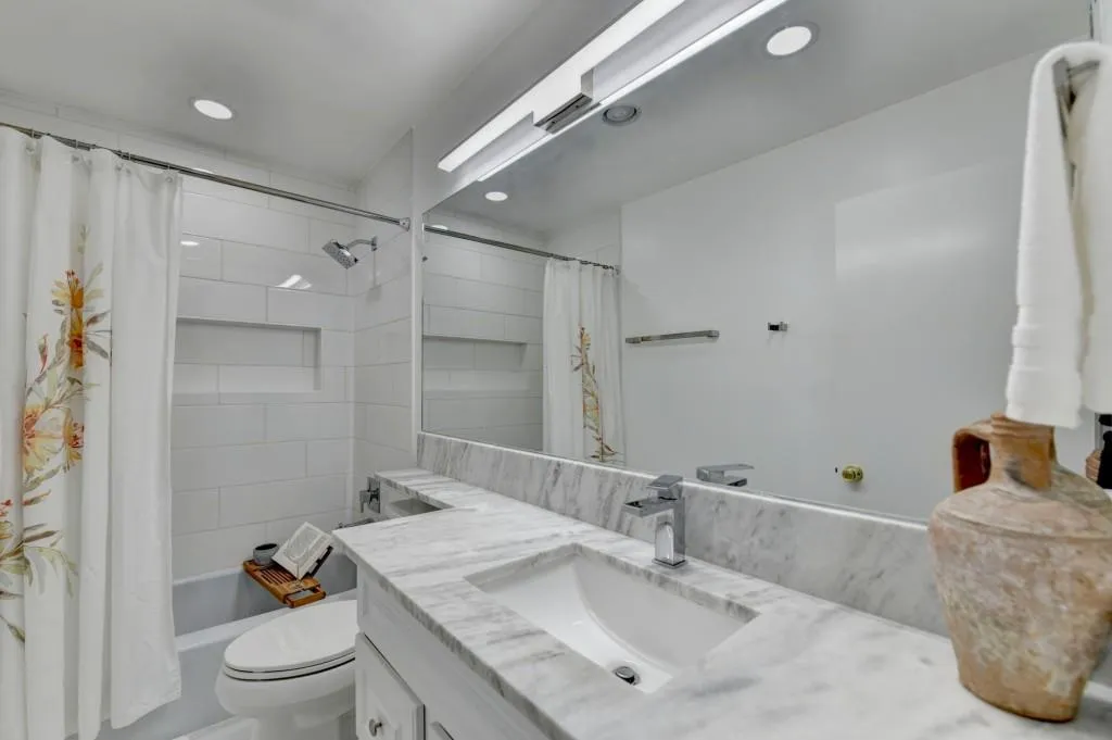 5400 Roswell Road Unit N1, Sandy Springs, Georgia 30342, 2 Bedrooms Bedrooms, ,2 BathroomsBathrooms,Residential,Sold,5400 Roswell Road Unit N1,7572673