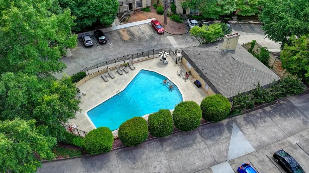 5400 Roswell Road Unit N1, Sandy Springs, Georgia 30342, 2 Bedrooms Bedrooms, ,2 BathroomsBathrooms,Residential,Sold,5400 Roswell Road Unit N1,7572673