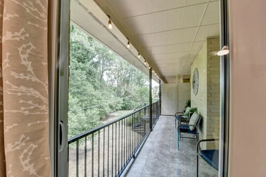 5400 Roswell Road Unit N1, Sandy Springs, Georgia 30342, 2 Bedrooms Bedrooms, ,2 BathroomsBathrooms,Residential,Sold,5400 Roswell Road Unit N1,7572673