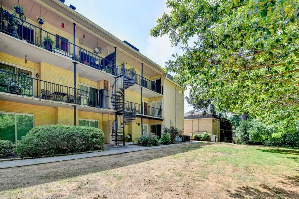 5400 Roswell Road Unit N1, Sandy Springs, Georgia 30342, 2 Bedrooms Bedrooms, ,2 BathroomsBathrooms,Residential,Sold,5400 Roswell Road Unit N1,7572673