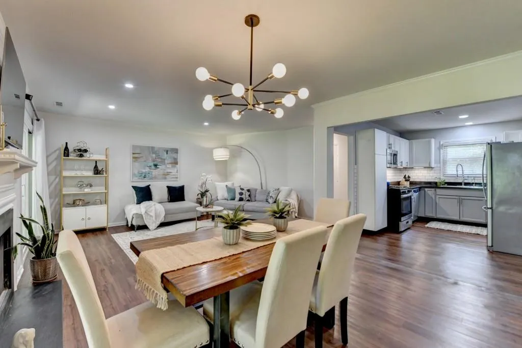 5400 Roswell Road Unit N1, Sandy Springs, Georgia 30342, 2 Bedrooms Bedrooms, ,2 BathroomsBathrooms,Residential,Sold,5400 Roswell Road Unit N1,7572673