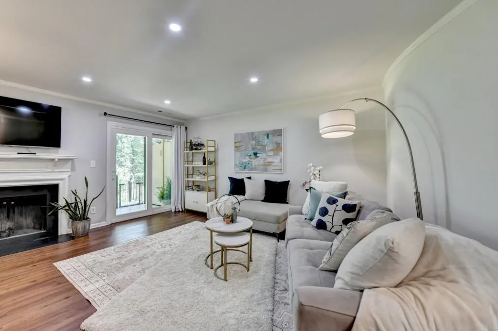 5400 Roswell Road Unit N1, Sandy Springs, Georgia 30342, 2 Bedrooms Bedrooms, ,2 BathroomsBathrooms,Residential,Sold,5400 Roswell Road Unit N1,7572673