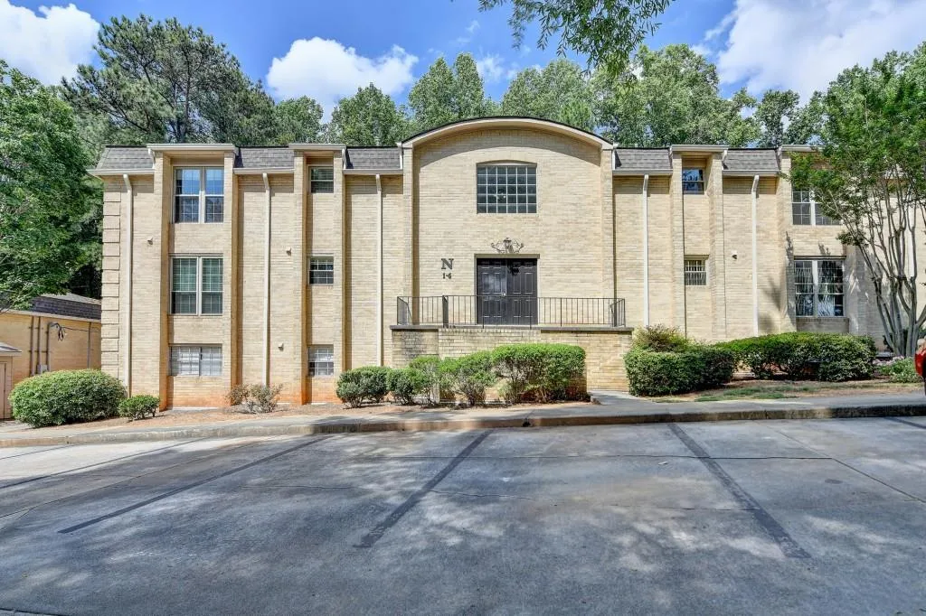 5400 Roswell Road Unit N1, Sandy Springs, Georgia 30342, 2 Bedrooms Bedrooms, ,2 BathroomsBathrooms,Residential,Sold,5400 Roswell Road Unit N1,7572673