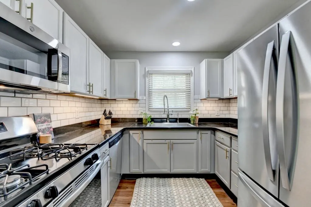 5400 Roswell Road Unit N1, Sandy Springs, Georgia 30342, 2 Bedrooms Bedrooms, ,2 BathroomsBathrooms,Residential,Sold,5400 Roswell Road Unit N1,7572673