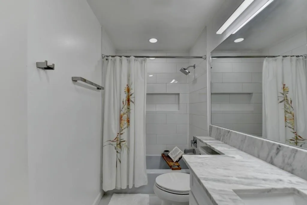 5400 Roswell Road Unit N1, Sandy Springs, Georgia 30342, 2 Bedrooms Bedrooms, ,2 BathroomsBathrooms,Residential,Sold,5400 Roswell Road Unit N1,7572673