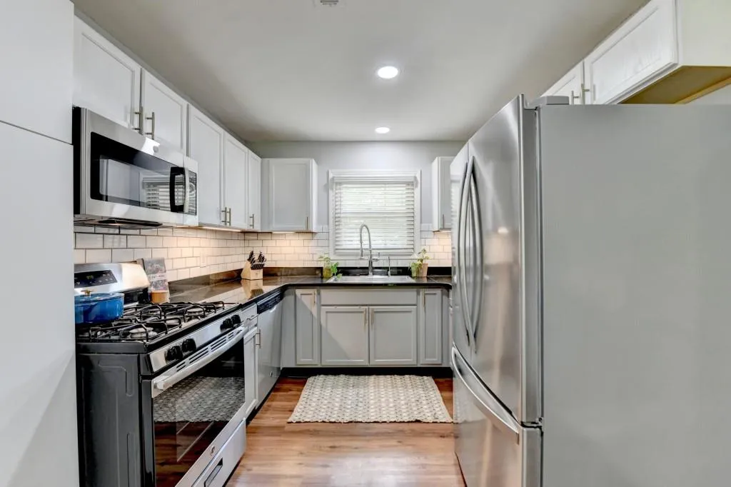 5400 Roswell Road Unit N1, Sandy Springs, Georgia 30342, 2 Bedrooms Bedrooms, ,2 BathroomsBathrooms,Residential,Sold,5400 Roswell Road Unit N1,7572673