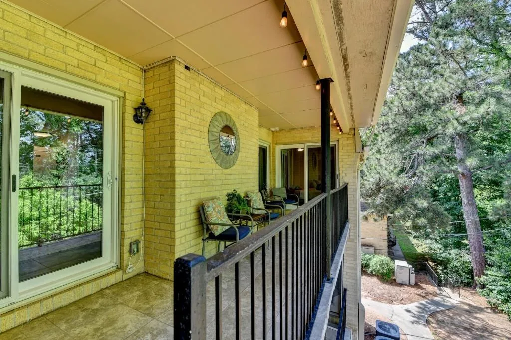 5400 Roswell Road Unit N1, Sandy Springs, Georgia 30342, 2 Bedrooms Bedrooms, ,2 BathroomsBathrooms,Residential,Sold,5400 Roswell Road Unit N1,7572673