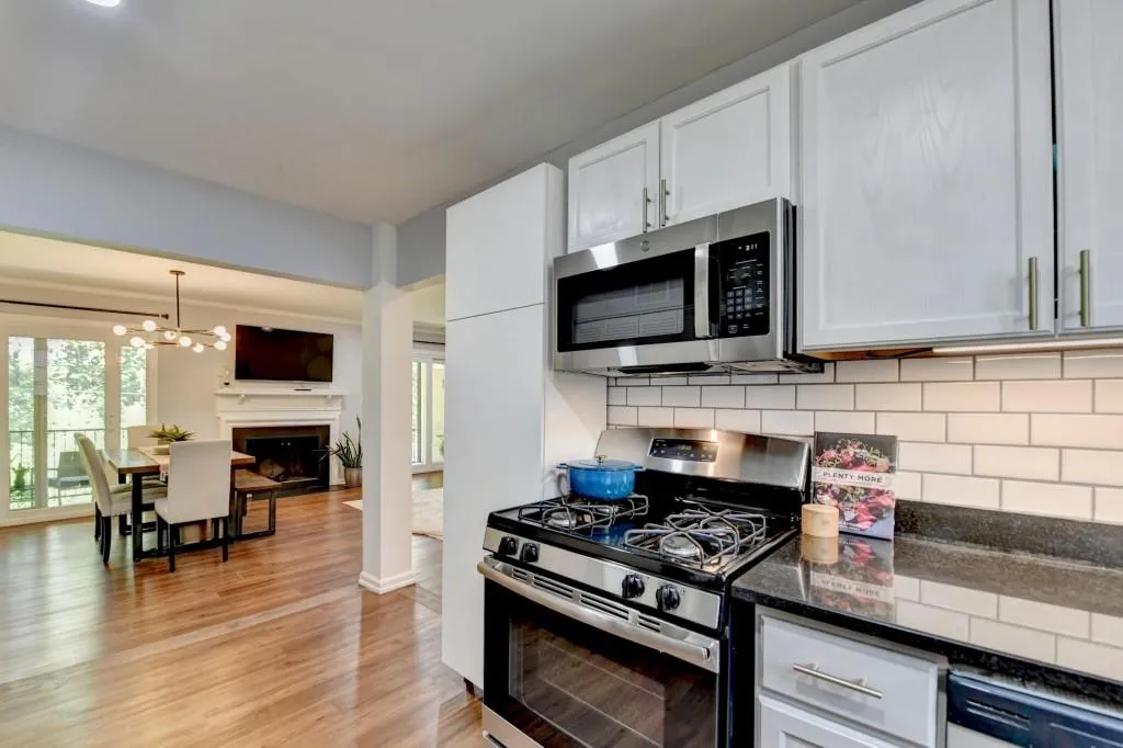 5400 Roswell Road Unit N1, Sandy Springs, Georgia 30342, 2 Bedrooms Bedrooms, ,2 BathroomsBathrooms,Residential,Sold,5400 Roswell Road Unit N1,7572673