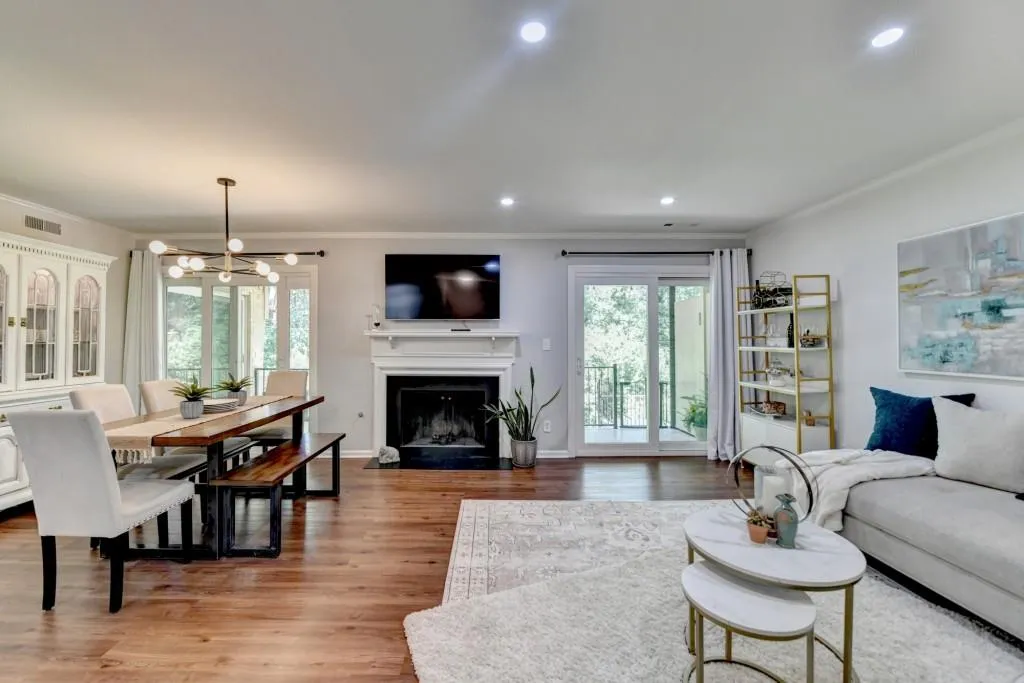 5400 Roswell Road Unit N1, Sandy Springs, Georgia 30342, 2 Bedrooms Bedrooms, ,2 BathroomsBathrooms,Residential,Sold,5400 Roswell Road Unit N1,7572673