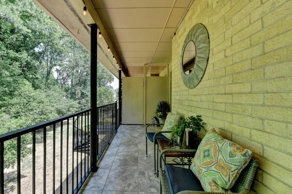 5400 Roswell Road Unit N1, Sandy Springs, Georgia 30342, 2 Bedrooms Bedrooms, ,2 BathroomsBathrooms,Residential,Sold,5400 Roswell Road Unit N1,7572673