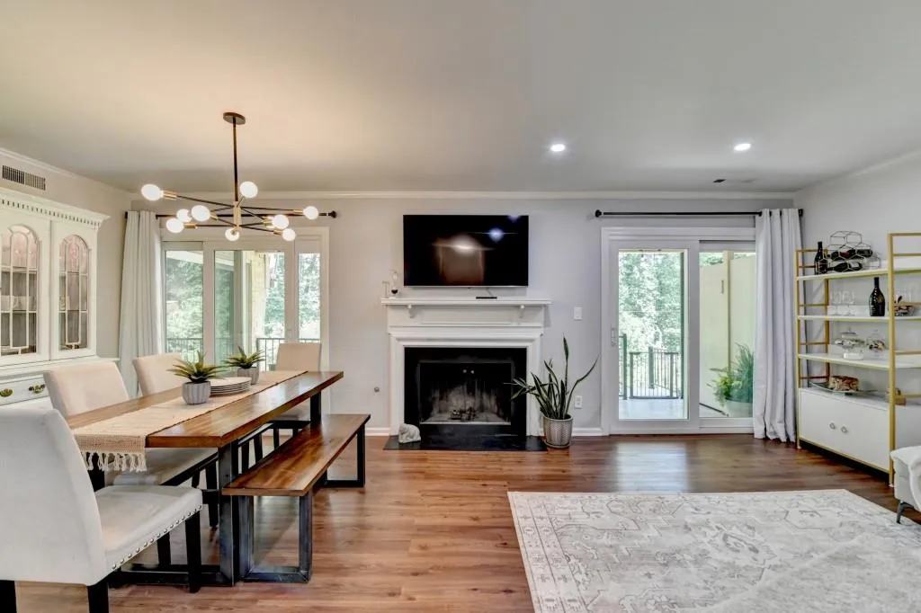 5400 Roswell Road Unit N1, Sandy Springs, Georgia 30342, 2 Bedrooms Bedrooms, ,2 BathroomsBathrooms,Residential,Sold,5400 Roswell Road Unit N1,7572673