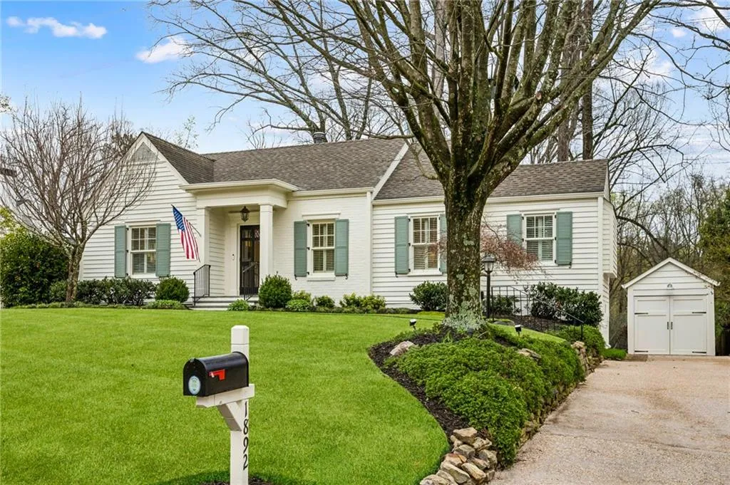 1892 Greystone Road Nw, Atlanta, Georgia 30318, 3 Bedrooms Bedrooms, 0 ,2 BathroomsBathrooms,Residential,Sold,1892 Greystone Road Nw,7735503