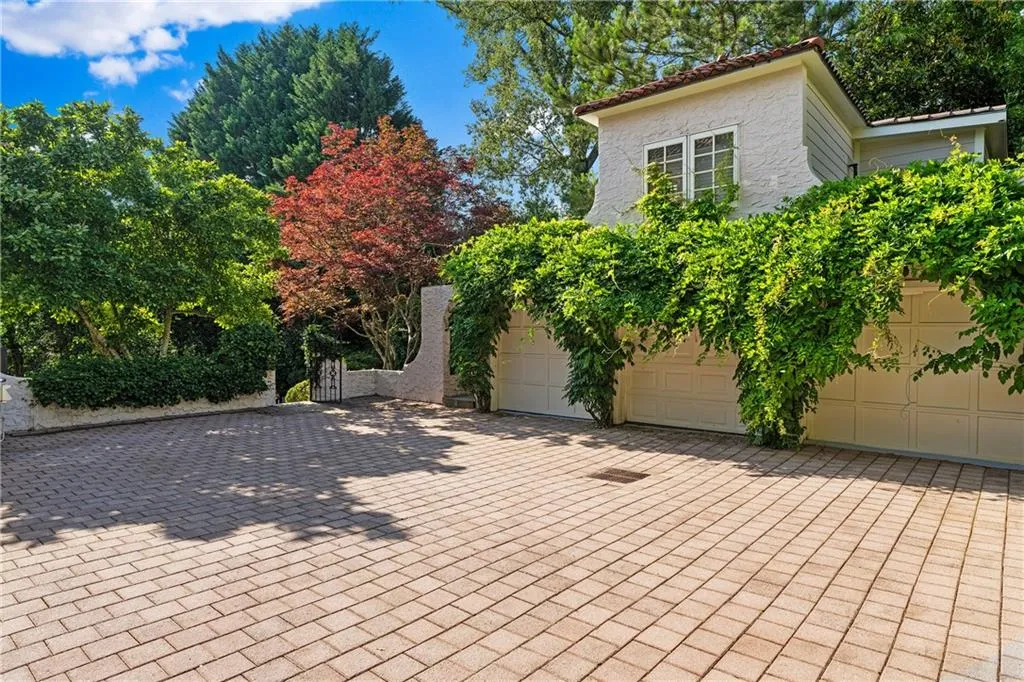 401 Peachtree Battle Avenue Nw, Atlanta, Georgia 30305, 4 Bedrooms Bedrooms, ,3 BathroomsBathrooms,Residential,For Sale,401 Peachtree Battle Avenue Nw,7541406