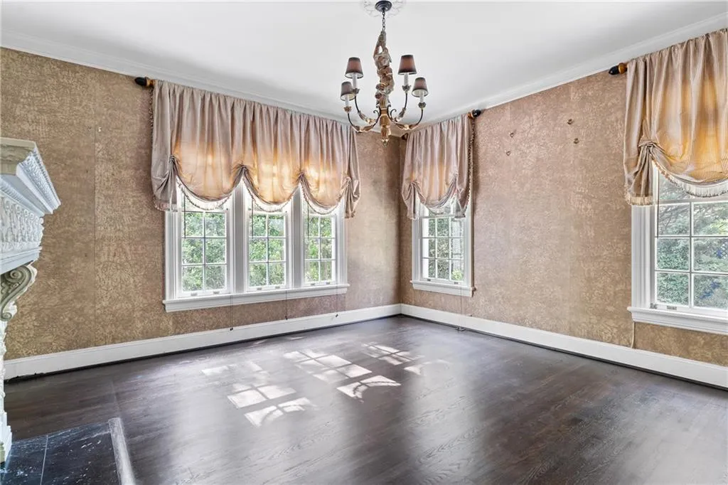 401 Peachtree Battle Avenue Nw, Atlanta, Georgia 30305, 4 Bedrooms Bedrooms, ,3 BathroomsBathrooms,Residential,For Sale,401 Peachtree Battle Avenue Nw,7541406