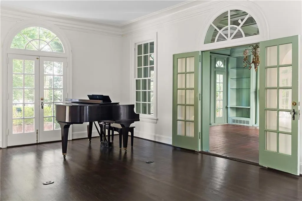 401 Peachtree Battle Avenue Nw, Atlanta, Georgia 30305, 4 Bedrooms Bedrooms, ,3 BathroomsBathrooms,Residential,For Sale,401 Peachtree Battle Avenue Nw,7541406
