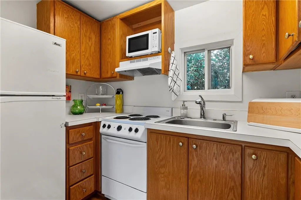 401 Peachtree Battle Avenue Nw, Atlanta, Georgia 30305, 4 Bedrooms Bedrooms, ,3 BathroomsBathrooms,Residential,For Sale,401 Peachtree Battle Avenue Nw,7541406