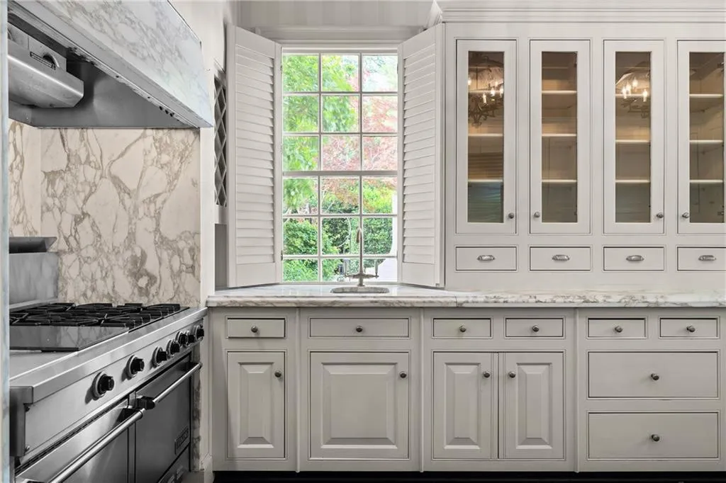 401 Peachtree Battle Avenue Nw, Atlanta, Georgia 30305, 4 Bedrooms Bedrooms, ,3 BathroomsBathrooms,Residential,For Sale,401 Peachtree Battle Avenue Nw,7541406
