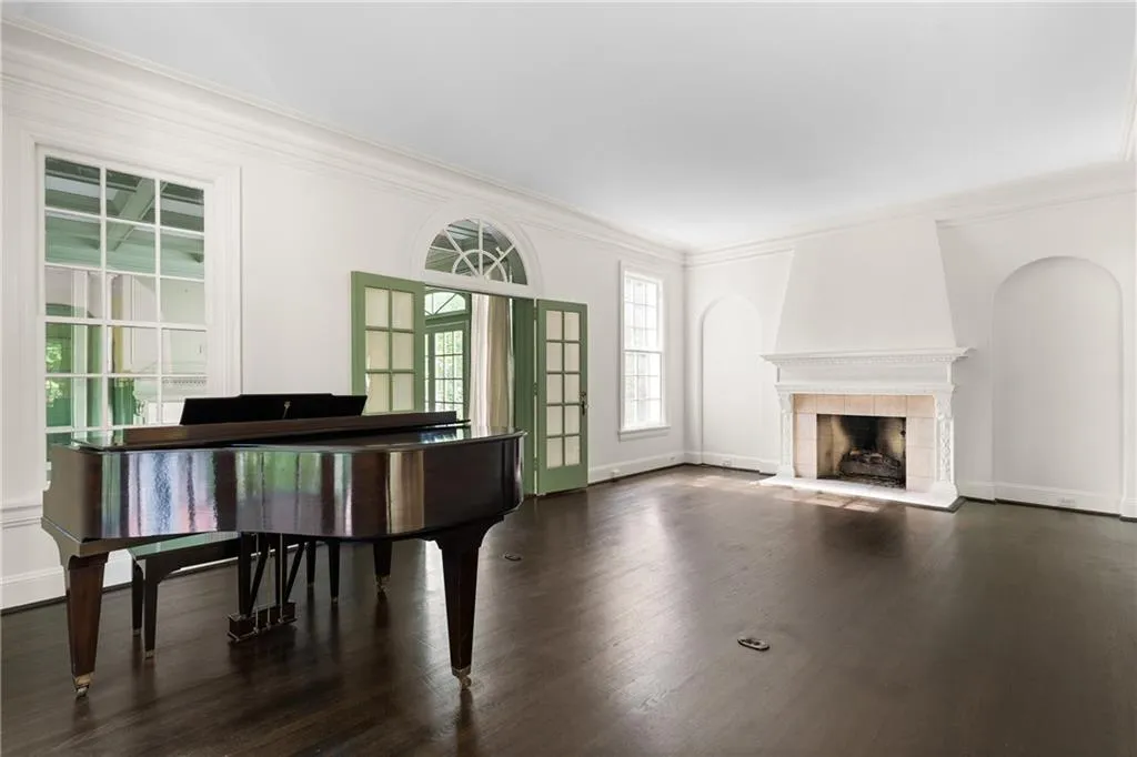 401 Peachtree Battle Avenue Nw, Atlanta, Georgia 30305, 4 Bedrooms Bedrooms, ,3 BathroomsBathrooms,Residential,For Sale,401 Peachtree Battle Avenue Nw,7541406
