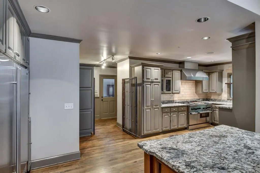 400 N Errol Court, Sandy Springs, Georgia 30327, 5 Bedrooms Bedrooms, ,4 BathroomsBathrooms,Residential,Sold,400 N Errol Court,6077662