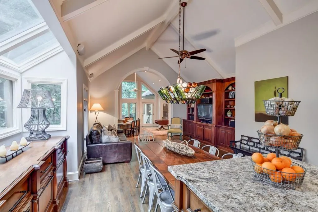 400 N Errol Court, Sandy Springs, Georgia 30327, 5 Bedrooms Bedrooms, ,4 BathroomsBathrooms,Residential,Sold,400 N Errol Court,6077662