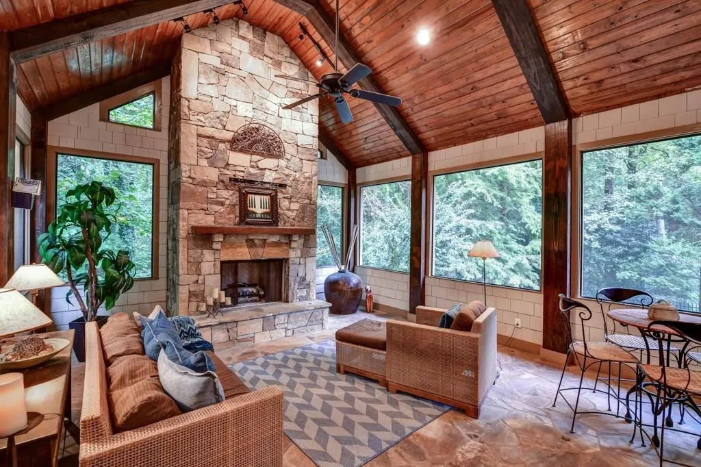 400 N Errol Court, Sandy Springs, Georgia 30327, 5 Bedrooms Bedrooms, ,4 BathroomsBathrooms,Residential,Sold,400 N Errol Court,6077662