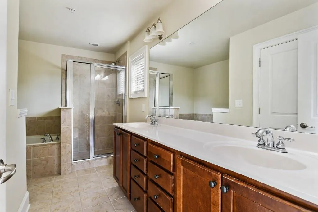 867 Perennial Drive Unit 106, Atlanta, Georgia 30328, 2 Bedrooms Bedrooms, ,2 BathroomsBathrooms,Residential,Sold,867 Perennial Drive Unit 106,7141846