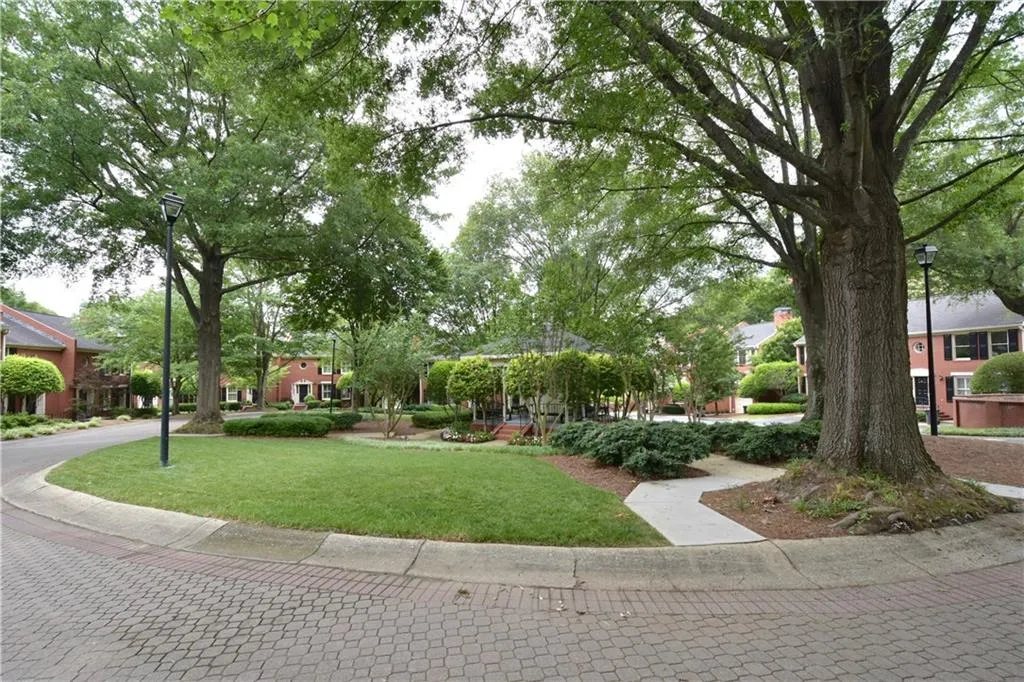 404 Defoors Mill Drive Nw, Atlanta, Georgia 30318, 2 Bedrooms Bedrooms, ,2 BathroomsBathrooms,Residential,Sold,404 Defoors Mill Drive Nw,5707748