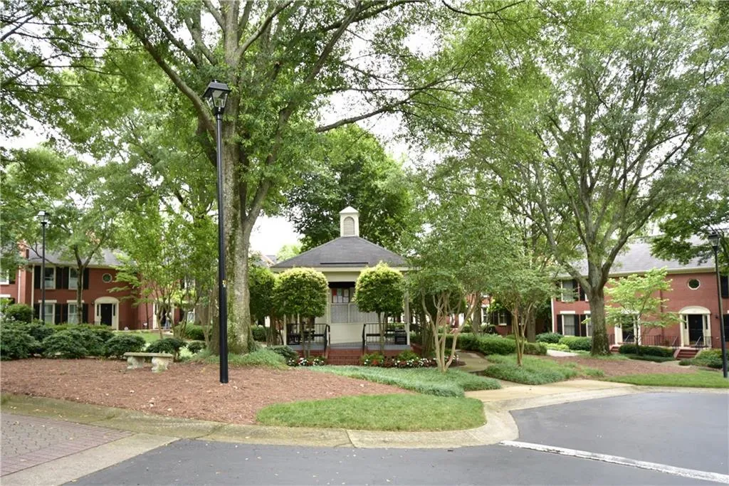 404 Defoors Mill Drive Nw, Atlanta, Georgia 30318, 2 Bedrooms Bedrooms, ,2 BathroomsBathrooms,Residential,Sold,404 Defoors Mill Drive Nw,5707748