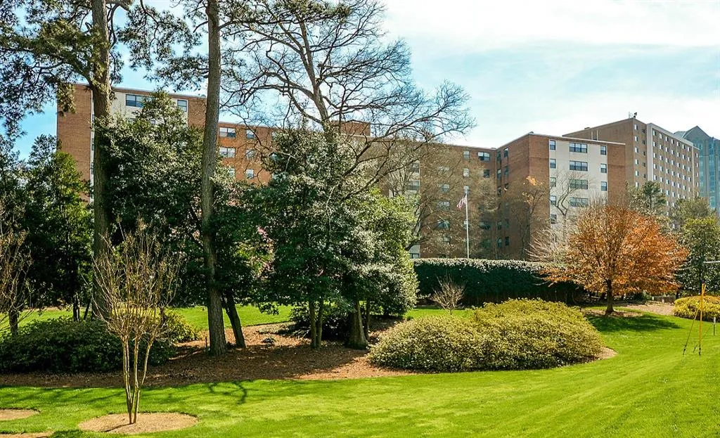 2965 Pharr Court South Nw, Atlanta, Georgia 30305, 2 Bedrooms Bedrooms, ,2 BathroomsBathrooms,Residential,Sold,2965 Pharr Court South Nw,5977638