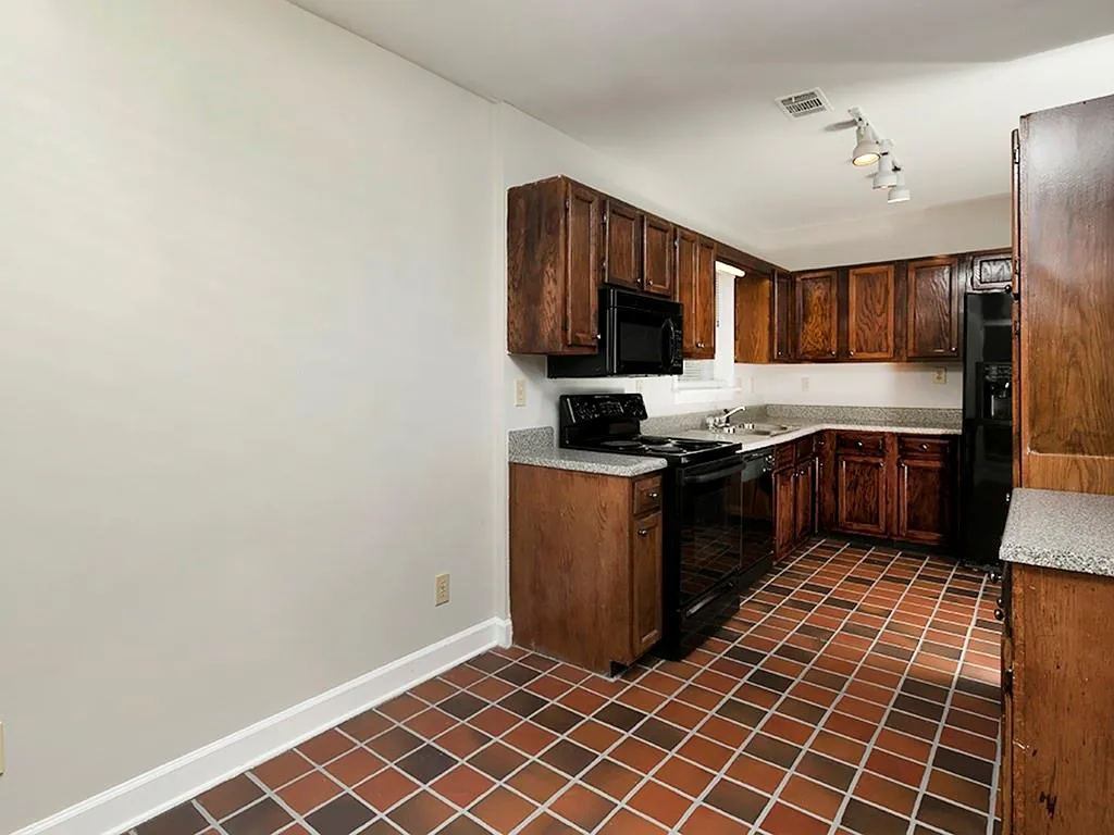 7500 Roswell Road Unit 100, Sandy Springs, Georgia 30350, 2 Bedrooms Bedrooms, ,2 BathroomsBathrooms,Residential,Sold,7500 Roswell Road Unit 100,7065715