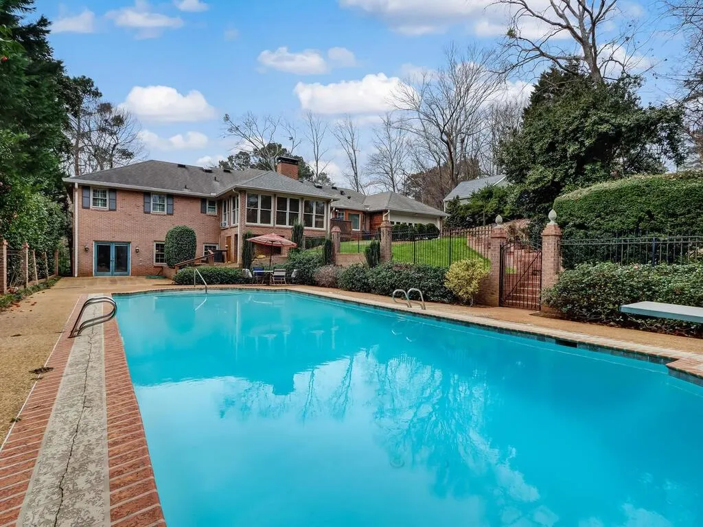 5605 Whitner Drive, Sandy Springs, Georgia 30327, 5 Bedrooms Bedrooms, ,4 BathroomsBathrooms,Residential,Sold,5605 Whitner Drive,6995574