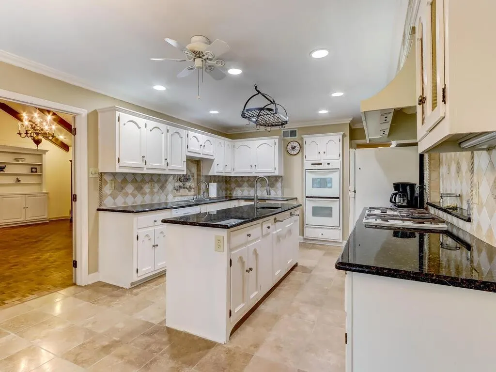 5605 Whitner Drive, Sandy Springs, Georgia 30327, 5 Bedrooms Bedrooms, ,4 BathroomsBathrooms,Residential,Sold,5605 Whitner Drive,6995574