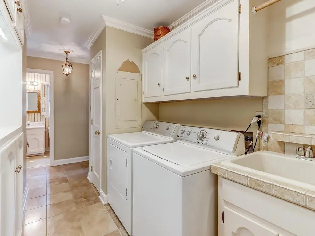 5605 Whitner Drive, Sandy Springs, Georgia 30327, 5 Bedrooms Bedrooms, ,4 BathroomsBathrooms,Residential,Sold,5605 Whitner Drive,6995574