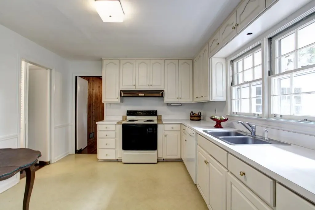 497 Pine Haven Lane, Sandy Springs, Georgia 30342, 3 Bedrooms Bedrooms, ,2 BathroomsBathrooms,Residential,Sold,497 Pine Haven Lane,5766414