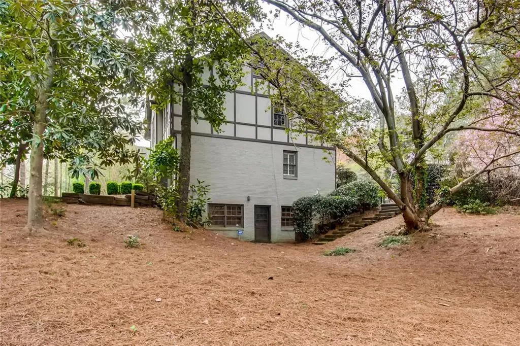 2959 Spalding Drive, Sandy Springs, Georgia 30350, 5 Bedrooms Bedrooms, ,3 BathroomsBathrooms,Residential,Sold,2959 Spalding Drive,6522597