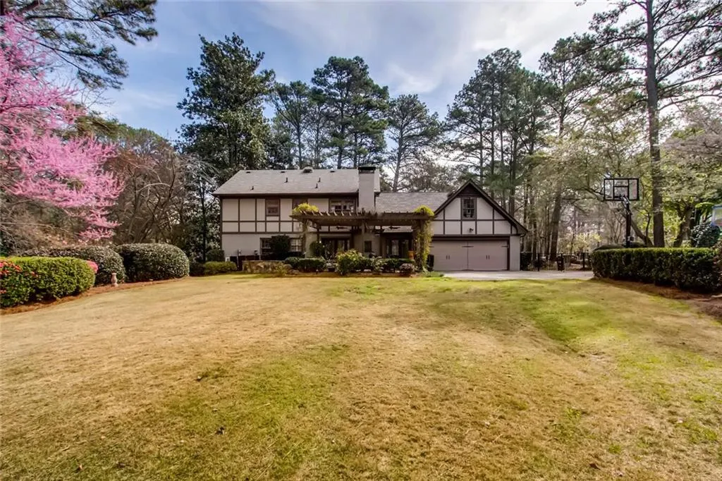 2959 Spalding Drive, Sandy Springs, Georgia 30350, 5 Bedrooms Bedrooms, ,3 BathroomsBathrooms,Residential,Sold,2959 Spalding Drive,6522597