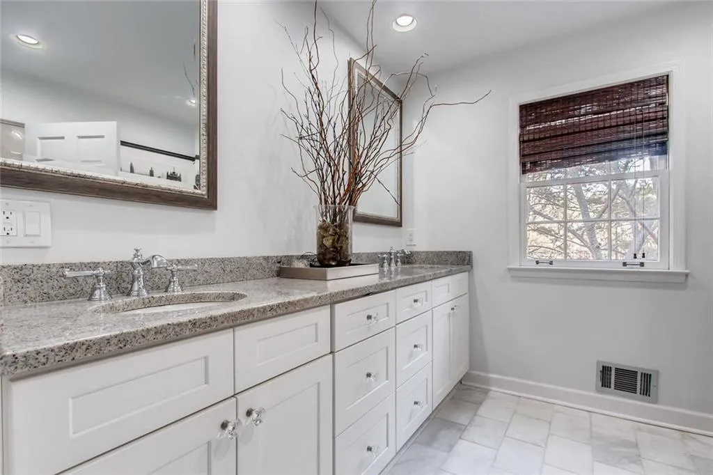 2959 Spalding Drive, Sandy Springs, Georgia 30350, 5 Bedrooms Bedrooms, ,3 BathroomsBathrooms,Residential,Sold,2959 Spalding Drive,6522597