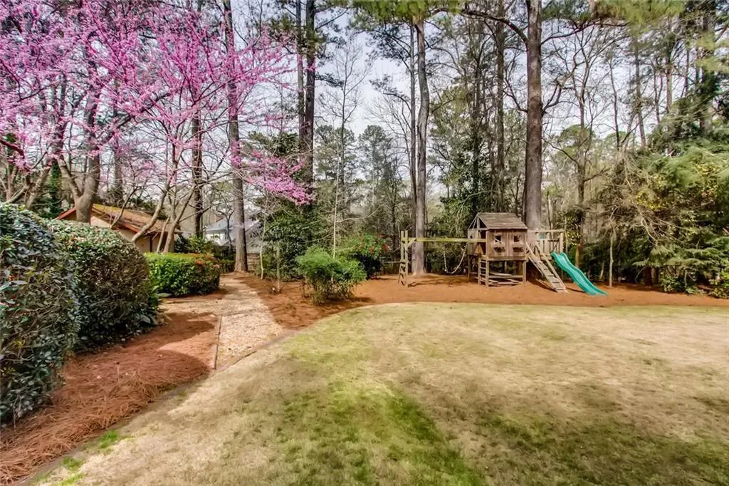 2959 Spalding Drive, Sandy Springs, Georgia 30350, 5 Bedrooms Bedrooms, ,3 BathroomsBathrooms,Residential,Sold,2959 Spalding Drive,6522597