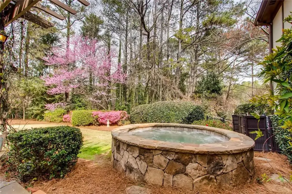 2959 Spalding Drive, Sandy Springs, Georgia 30350, 5 Bedrooms Bedrooms, ,3 BathroomsBathrooms,Residential,Sold,2959 Spalding Drive,6522597
