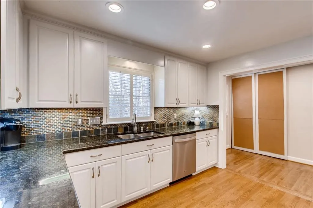 2959 Spalding Drive, Sandy Springs, Georgia 30350, 5 Bedrooms Bedrooms, ,3 BathroomsBathrooms,Residential,Sold,2959 Spalding Drive,6522597