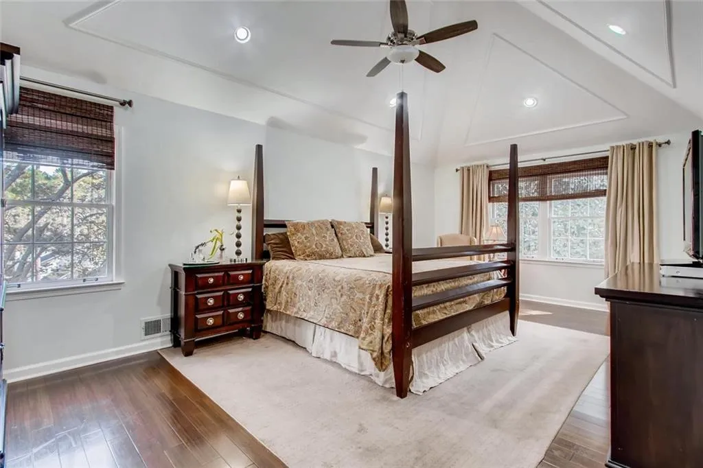 2959 Spalding Drive, Sandy Springs, Georgia 30350, 5 Bedrooms Bedrooms, ,3 BathroomsBathrooms,Residential,Sold,2959 Spalding Drive,6522597