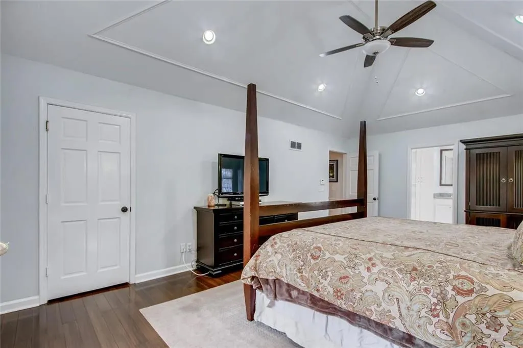 2959 Spalding Drive, Sandy Springs, Georgia 30350, 5 Bedrooms Bedrooms, ,3 BathroomsBathrooms,Residential,Sold,2959 Spalding Drive,6522597