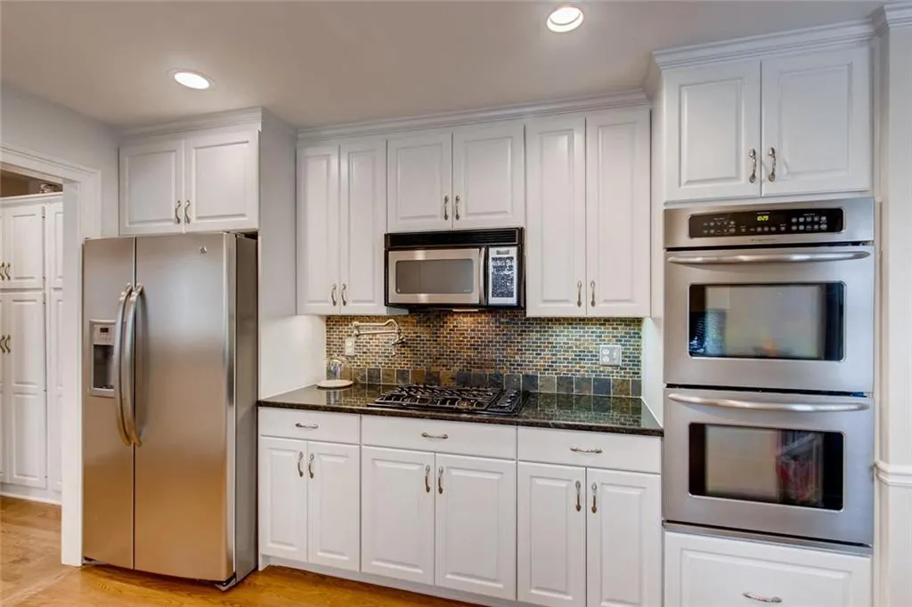 2959 Spalding Drive, Sandy Springs, Georgia 30350, 5 Bedrooms Bedrooms, ,3 BathroomsBathrooms,Residential,Sold,2959 Spalding Drive,6522597